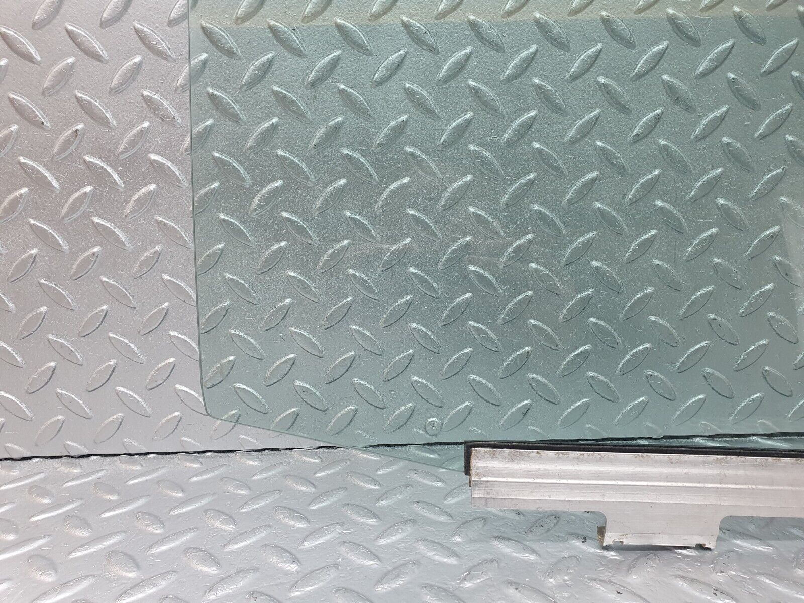 42816 Mercedes-Benz W201 190 2.0L Rear Right Door Window Glass