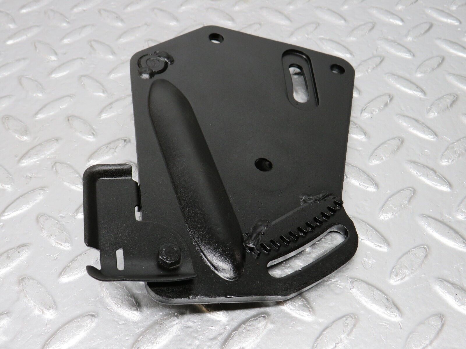 32945 Mercedes-Benz C107 R107 450 V8 Power Steering Pump Bracket