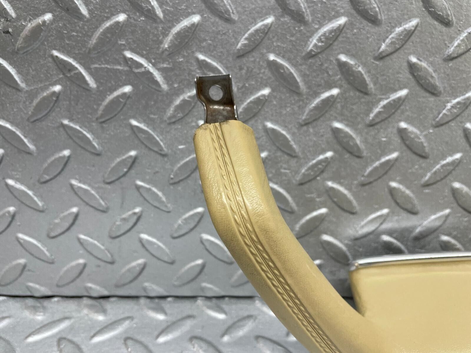 44260 Mercedes-Benz W123 280E Rear Right Interior Door Handle Beige 1239701801