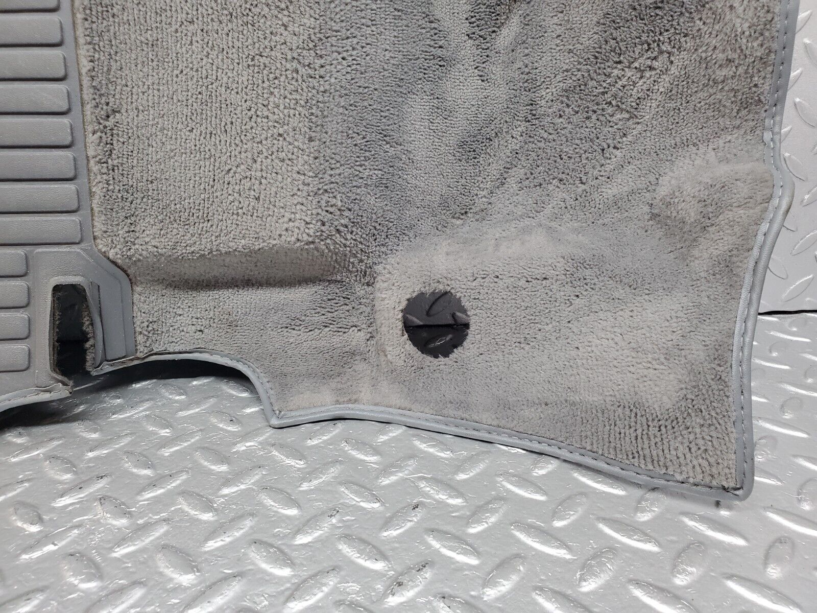 44739 Mercedes-Benz W124 220E Front Right Floor Carpet Grey 1246803840