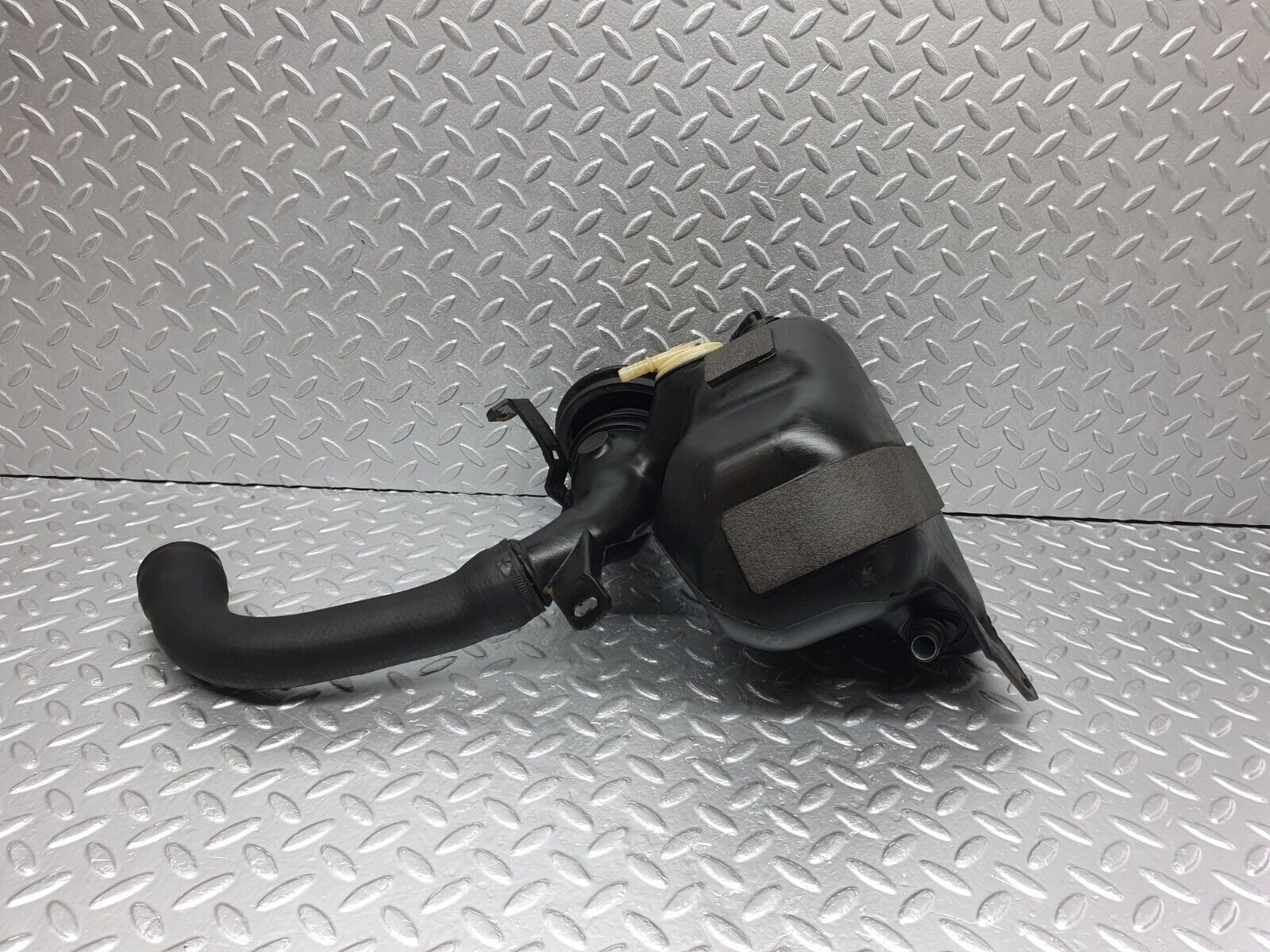 41775 Mercedes-Benz W202 C200 Fuel Filling Pipe Expansion Tank 2024701389