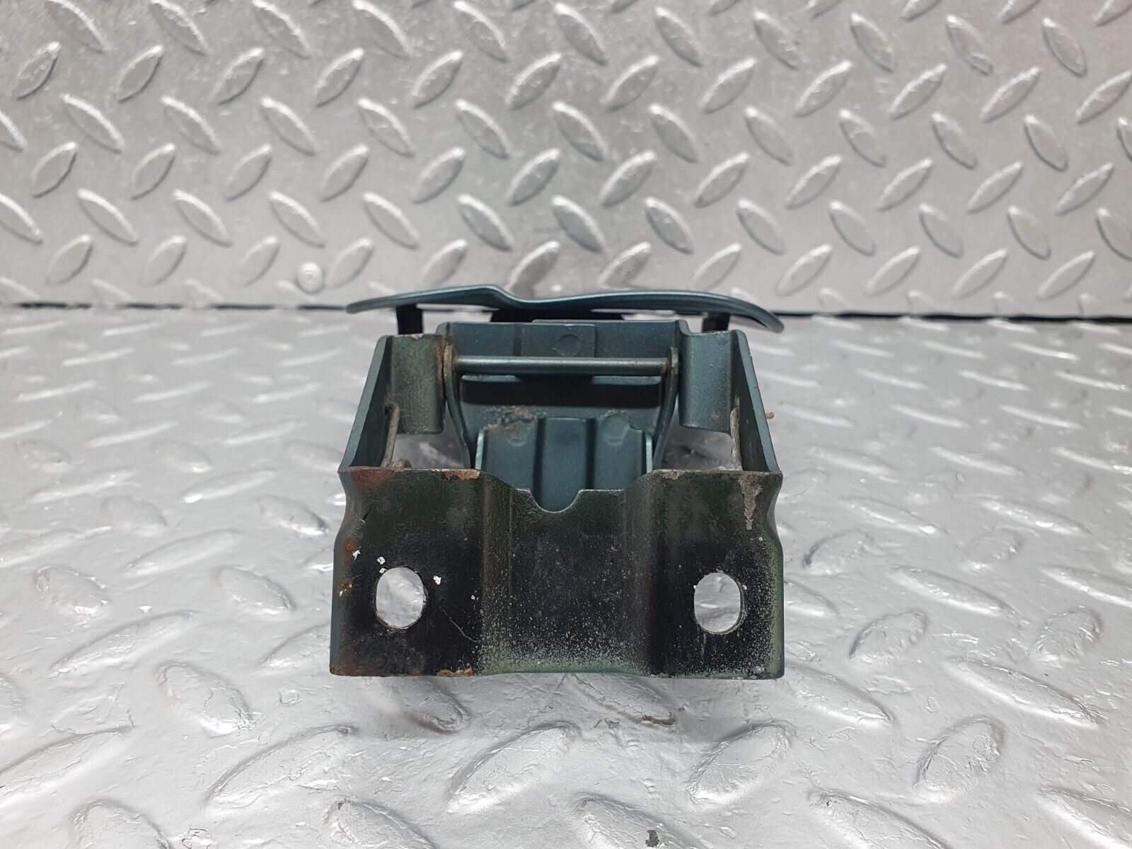 43939 Mercedes-Benz C123 230CE Coupe Fuel Tank Flap Cap 1235840039