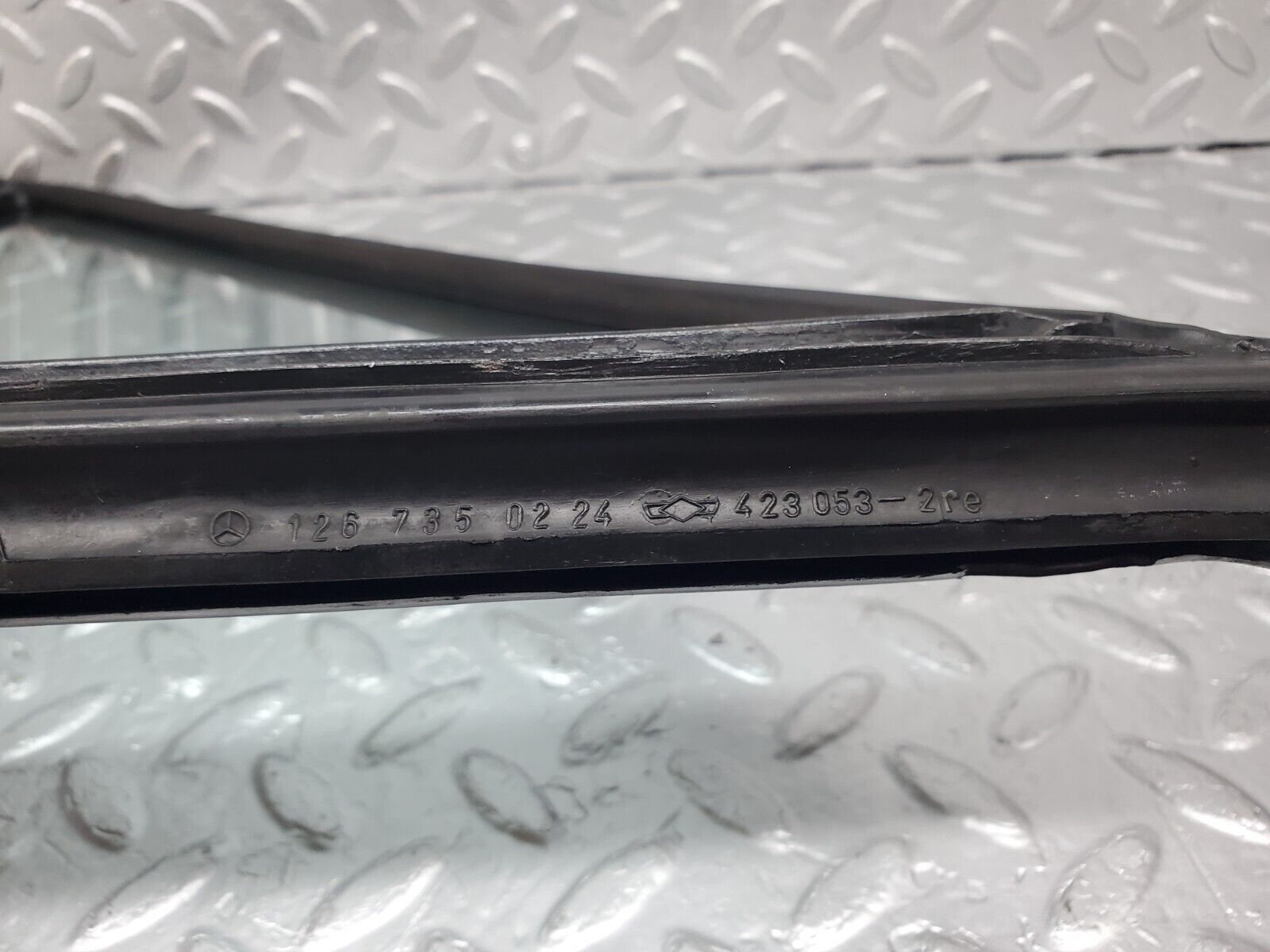 45804 Mercedes-Benz W126 420SE Rear Right Quarter Window Glass 1267350224