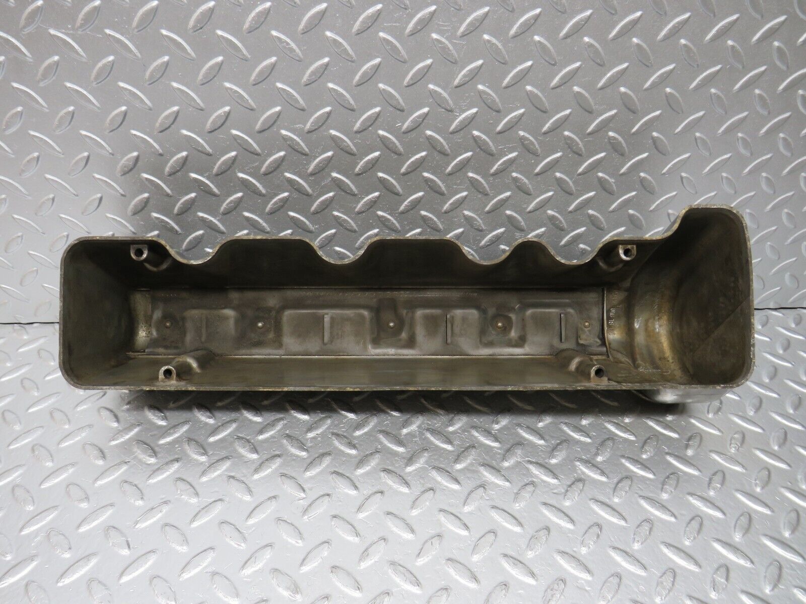 32980 Mercedes-Benz C107 R107 350 V8 Cylinder Head Valve Cover Left 1160161805