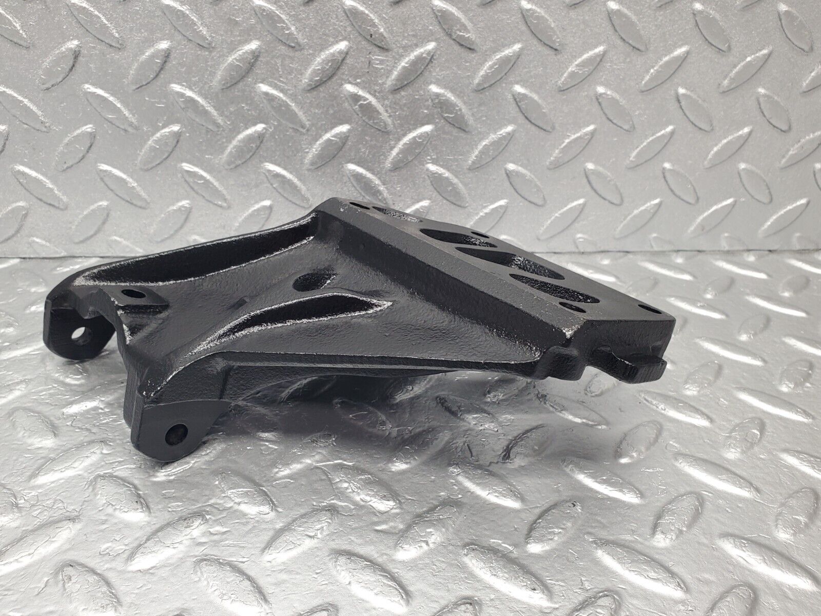 46637 Mercedes-Benz C123 280CE Coupe Alternator Generator Bracket 1101550735