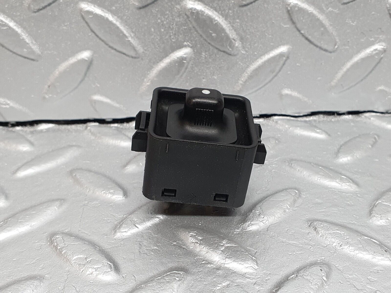 41651 Mercedes-Benz W124 200E Electric Mirror Adjust Switch 1248201810