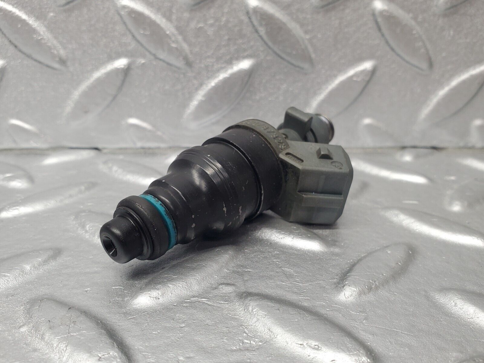 46242 Mercedes-Benz W124 280E Fuel Injector Bosch 0280155209 0000787323