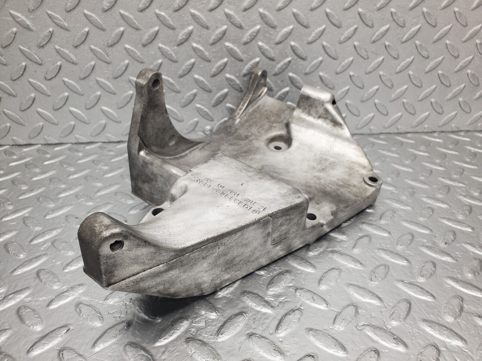 46161 Mercedes-Benz W124 280E Alternator Generator Bracket 1041550135