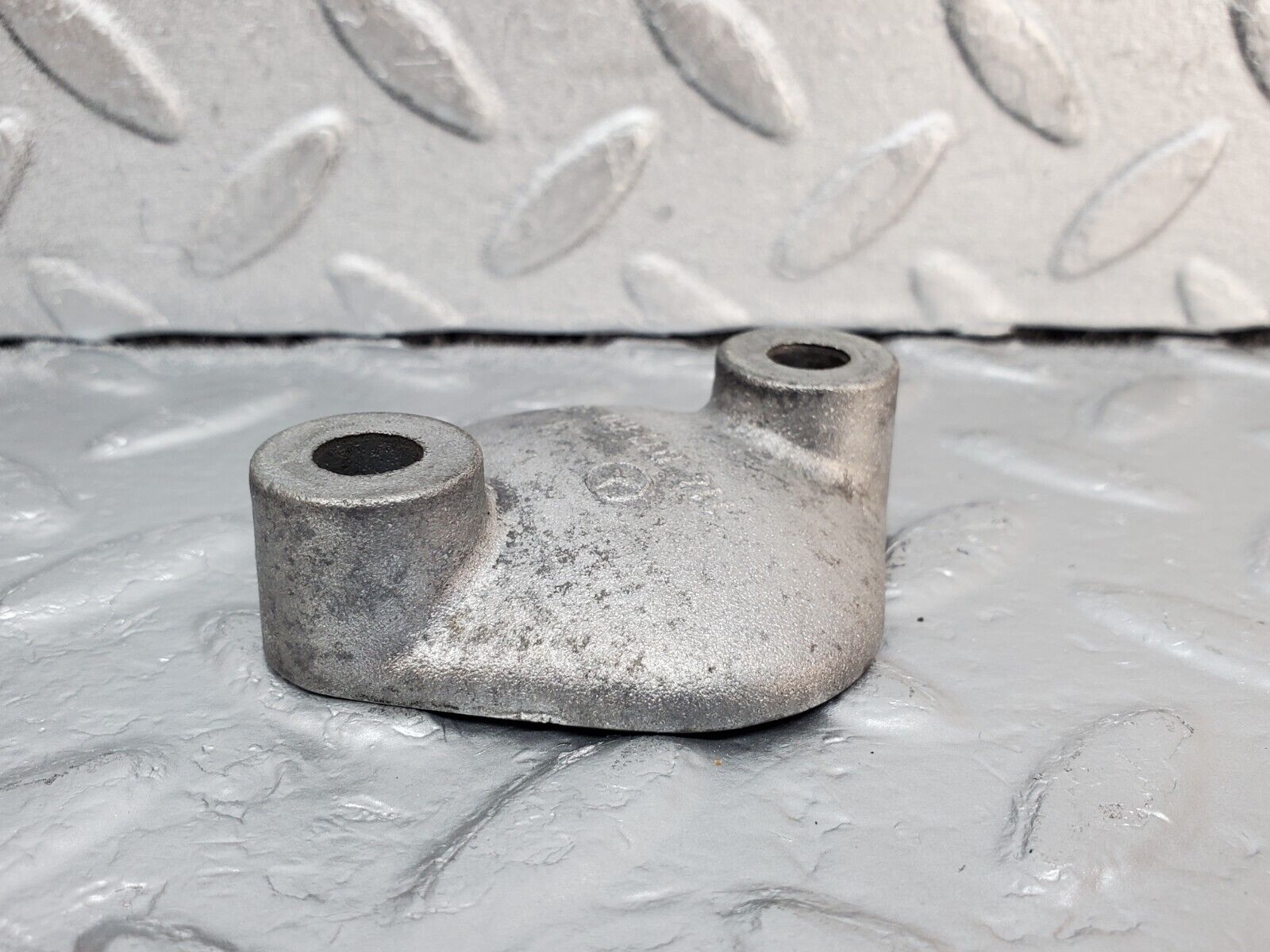 45406 Mercedes-Benz 280E M110.983 Engine Fuel Pump Cover 1140110032