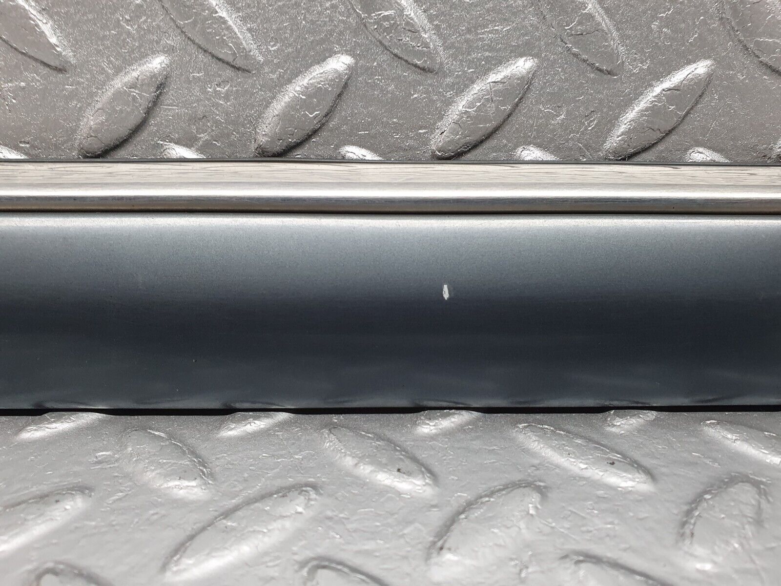 41804 Mercedes-Benz W202 C200 Front Right Door Centre Moulding Trim 2026909462