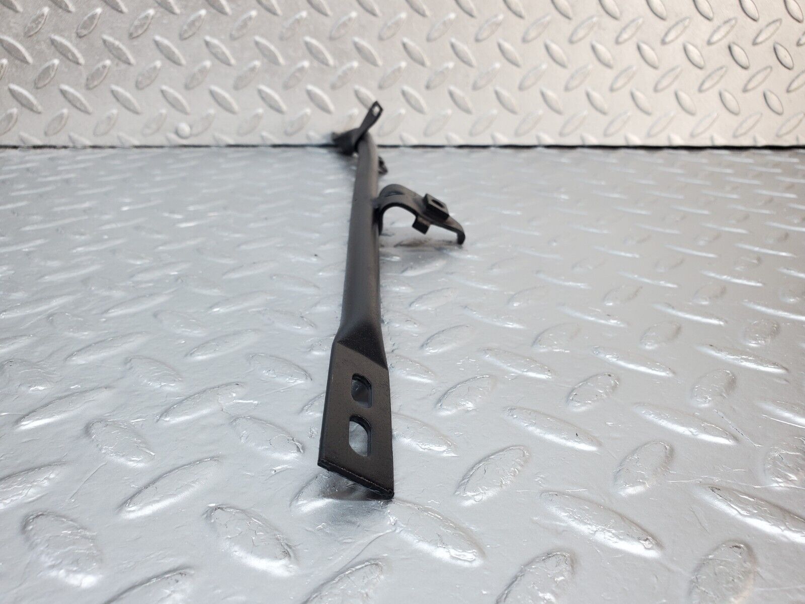 45934 Mercedes-Benz W126 420SE Horn Bracket