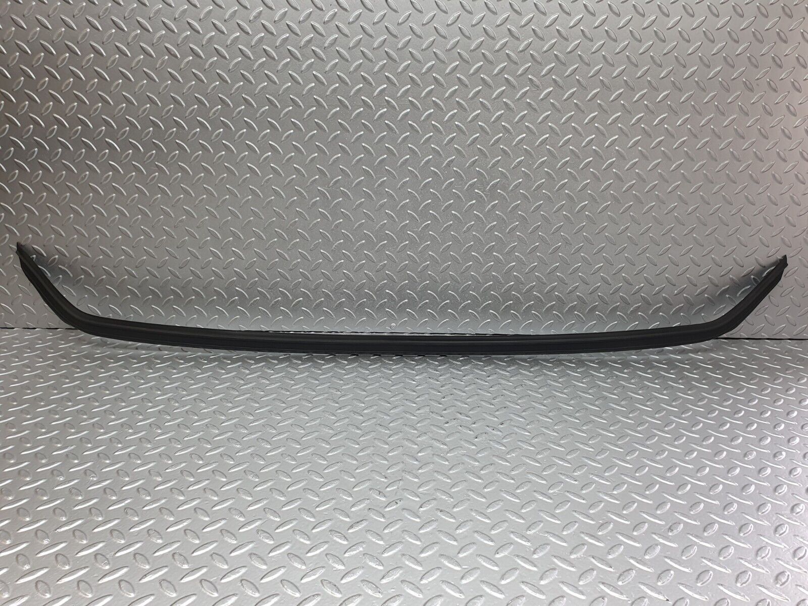 41714 Mercedes-Benz W124 200E Rear Windscreen Lower Rubber Seal