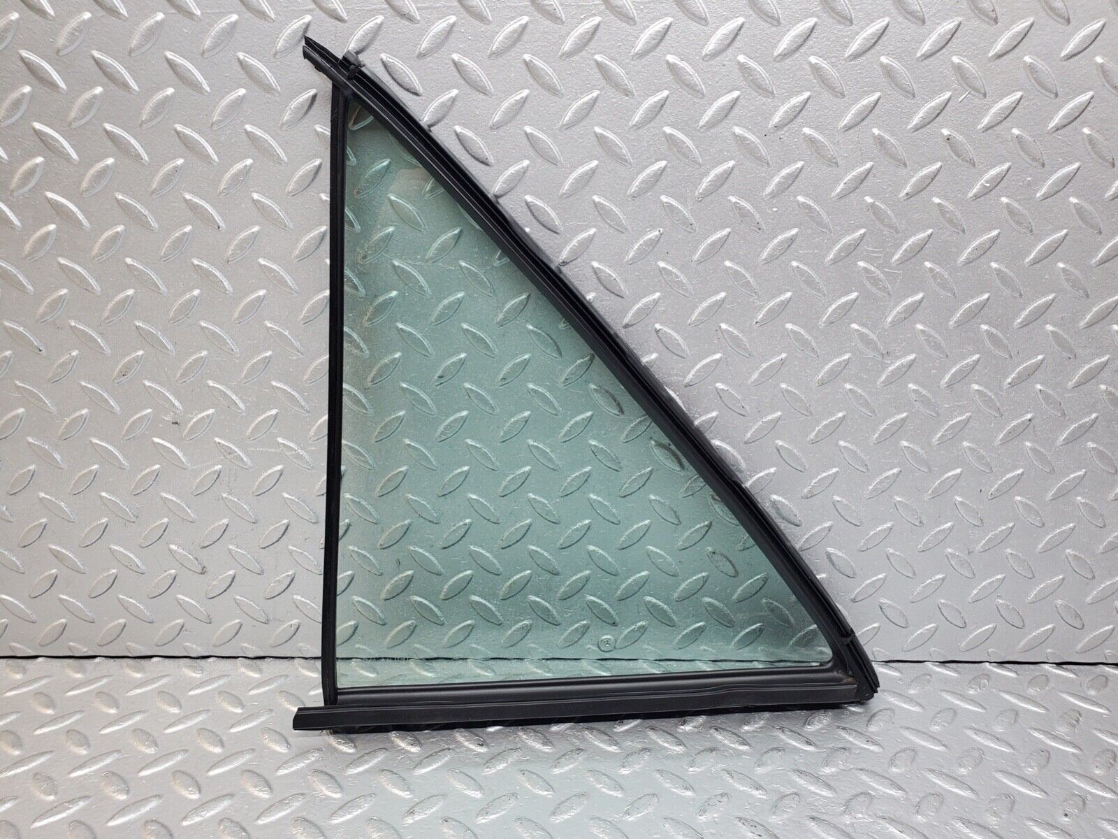 44636 Mercedes-Benz W124 220E Rear Right Quarter Window Glass 1247350624