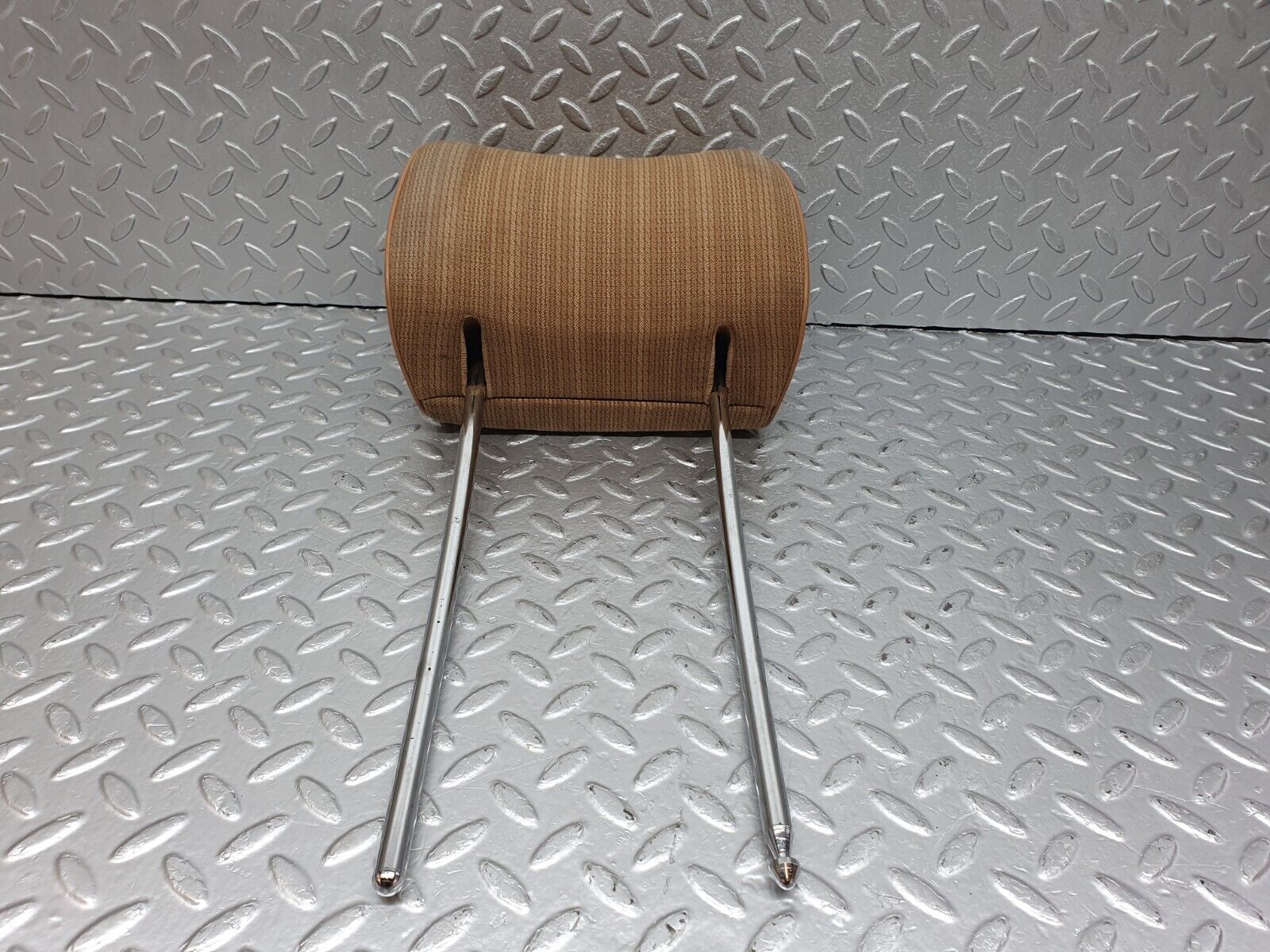 41724 Mercedes-Benz W124 200E Front Right Seat Headrest