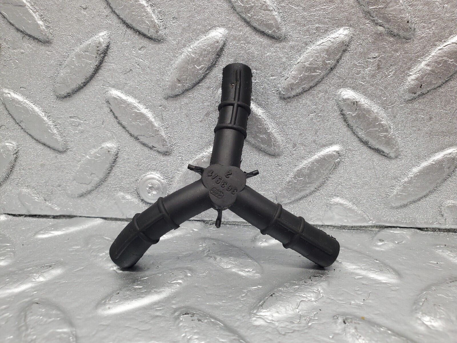 46676 Mercedes-Benz C123 280CE Coupe Vacuum Pipe Hose Distributor