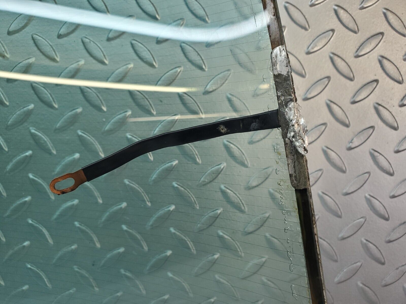 45723 Mercedes-Benz W126 420SE Rear Heated Windscreen Glass