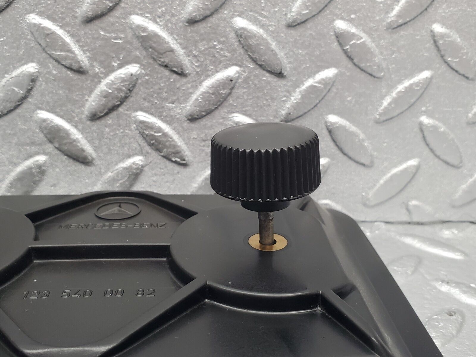 46361 Mercedes-Benz C123 280CE Coupe Fuse Box Cover Lid 1235400082