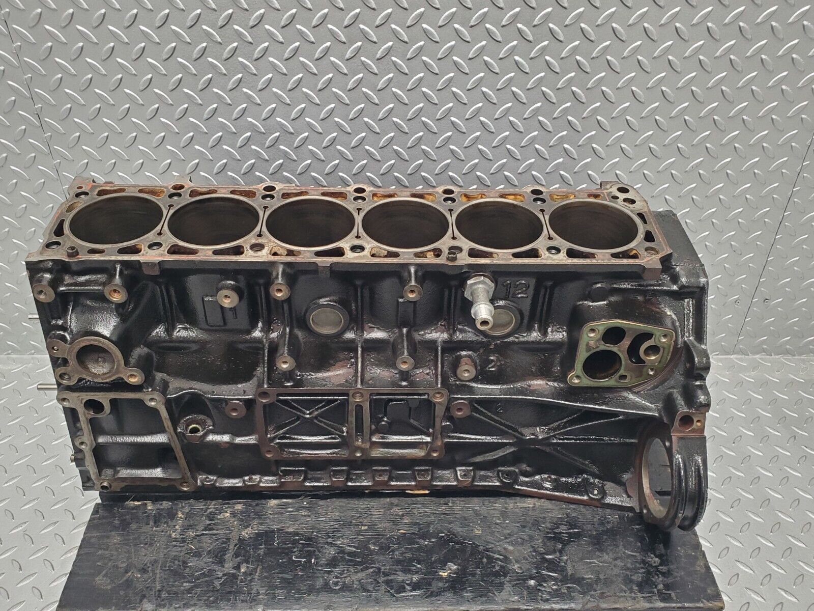 46315 Mercedes-Benz W124 280E Engine Block 104.942 1040111201