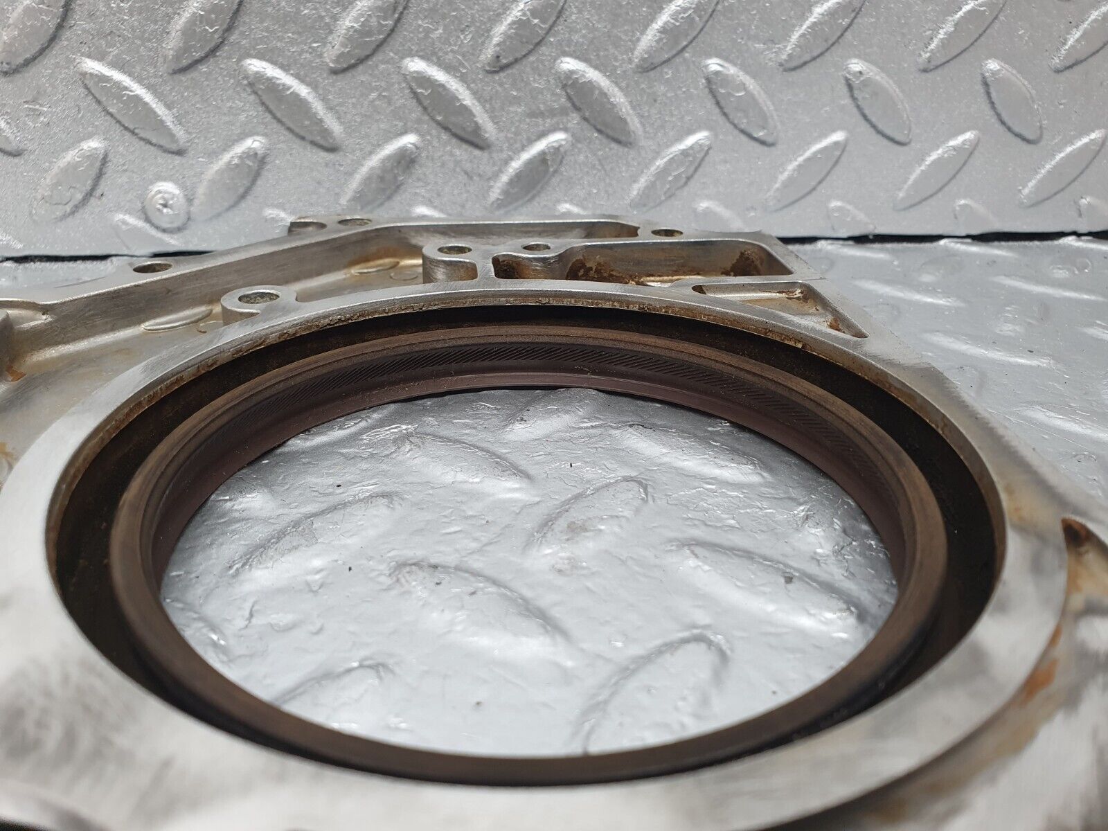 43599 Mercedes-Benz C126 380SEC Coupe Crankshaft Rear Sealing Cover 1170110008