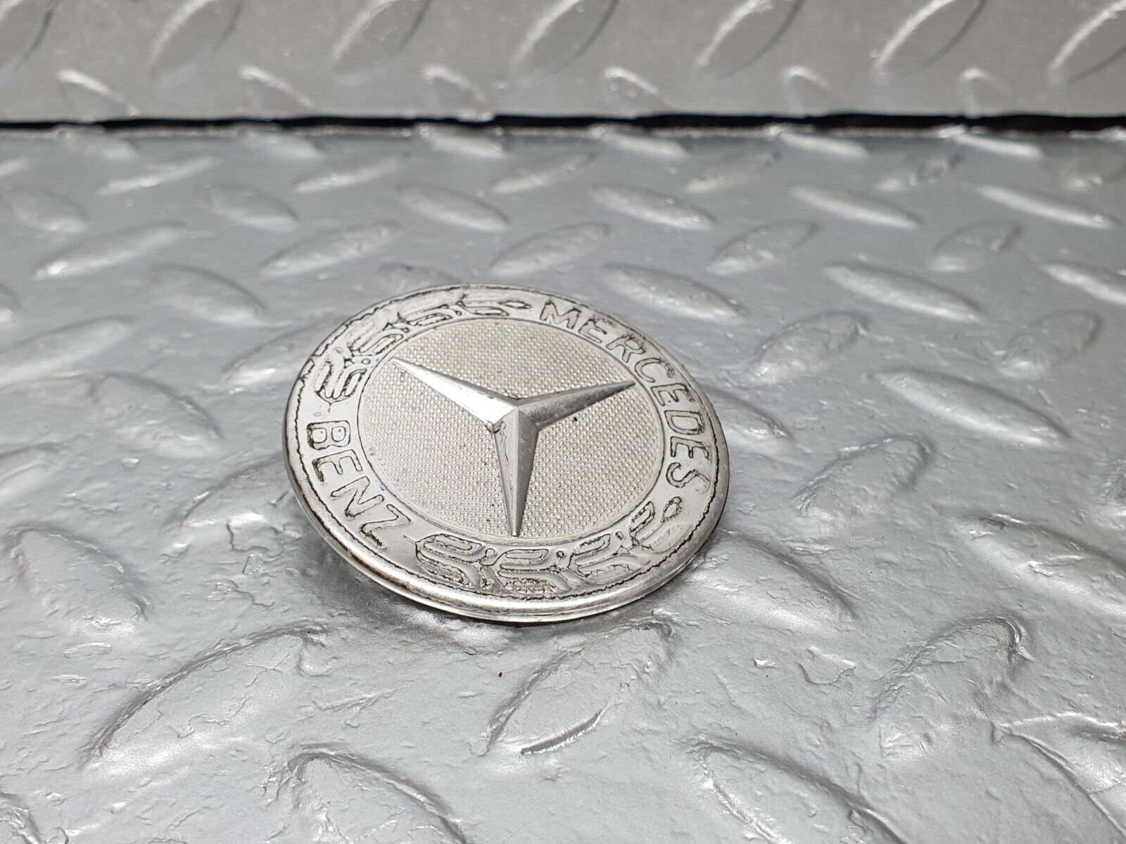 42539 Mercedes-Benz R129 320SL Coupe Bonnet Badge Emblem 1298880116