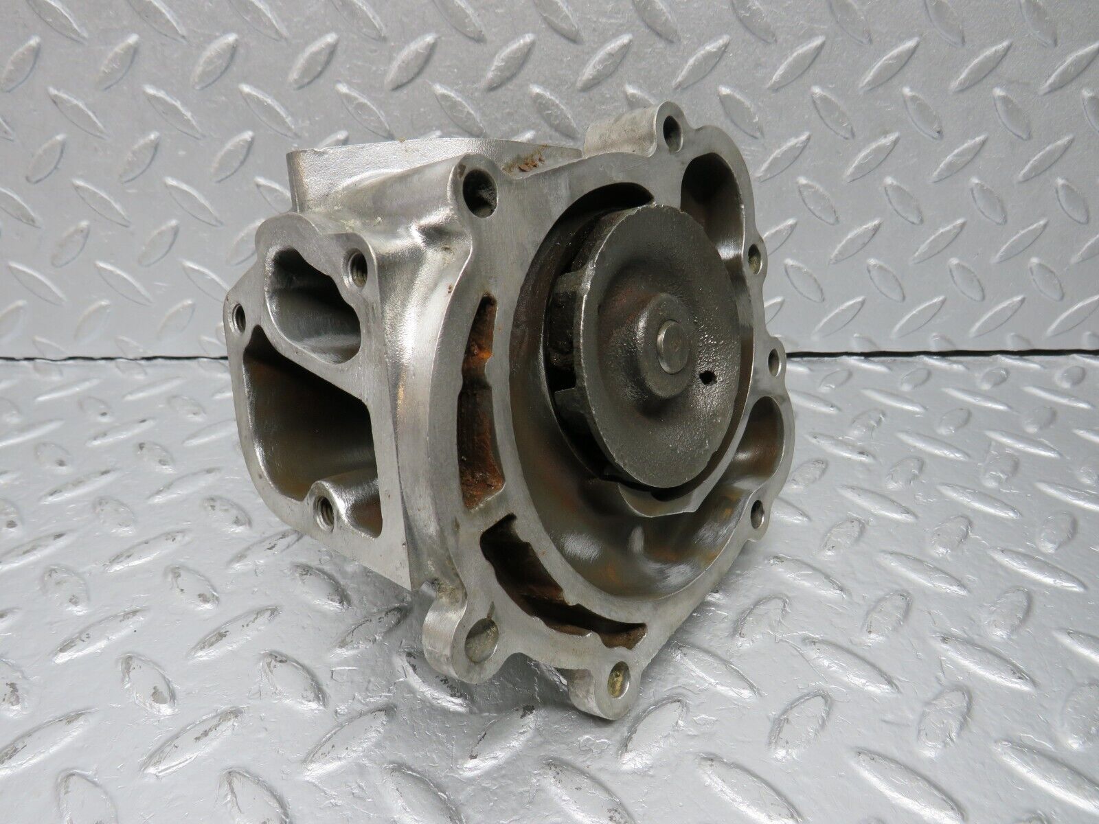 39903 Mercedes-Benz R107 350SL Water Pump