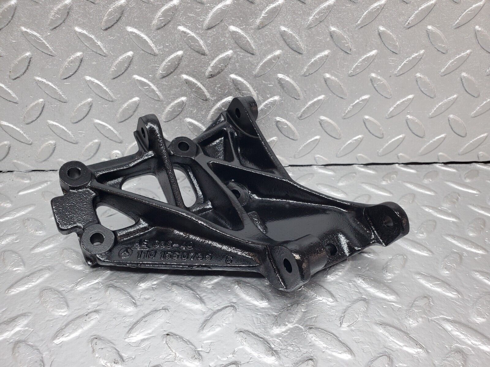 44476 Mercedes-Benz W123 280E Alternator Generator Bracket 1101550735