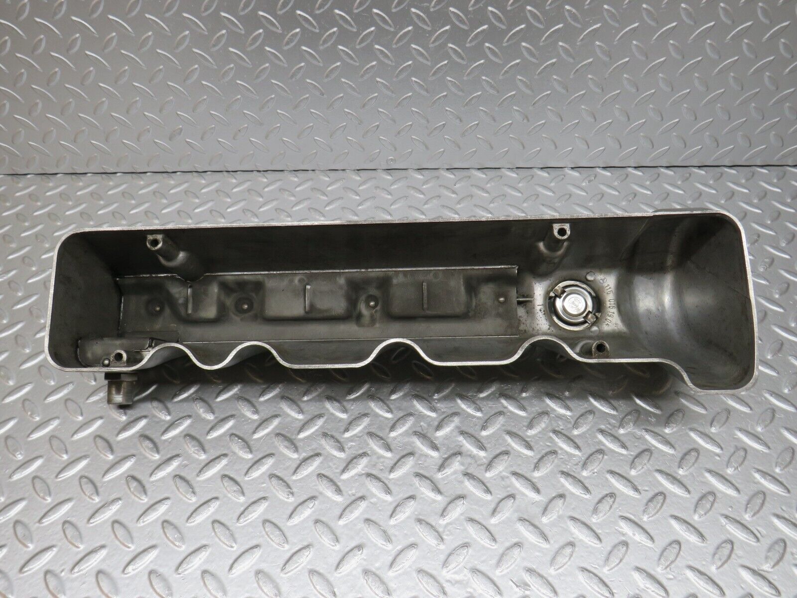 32749 Mercedes-Benz C107 R107 350 V8 Cylinder Head Valve Cover Right Side 1160161905