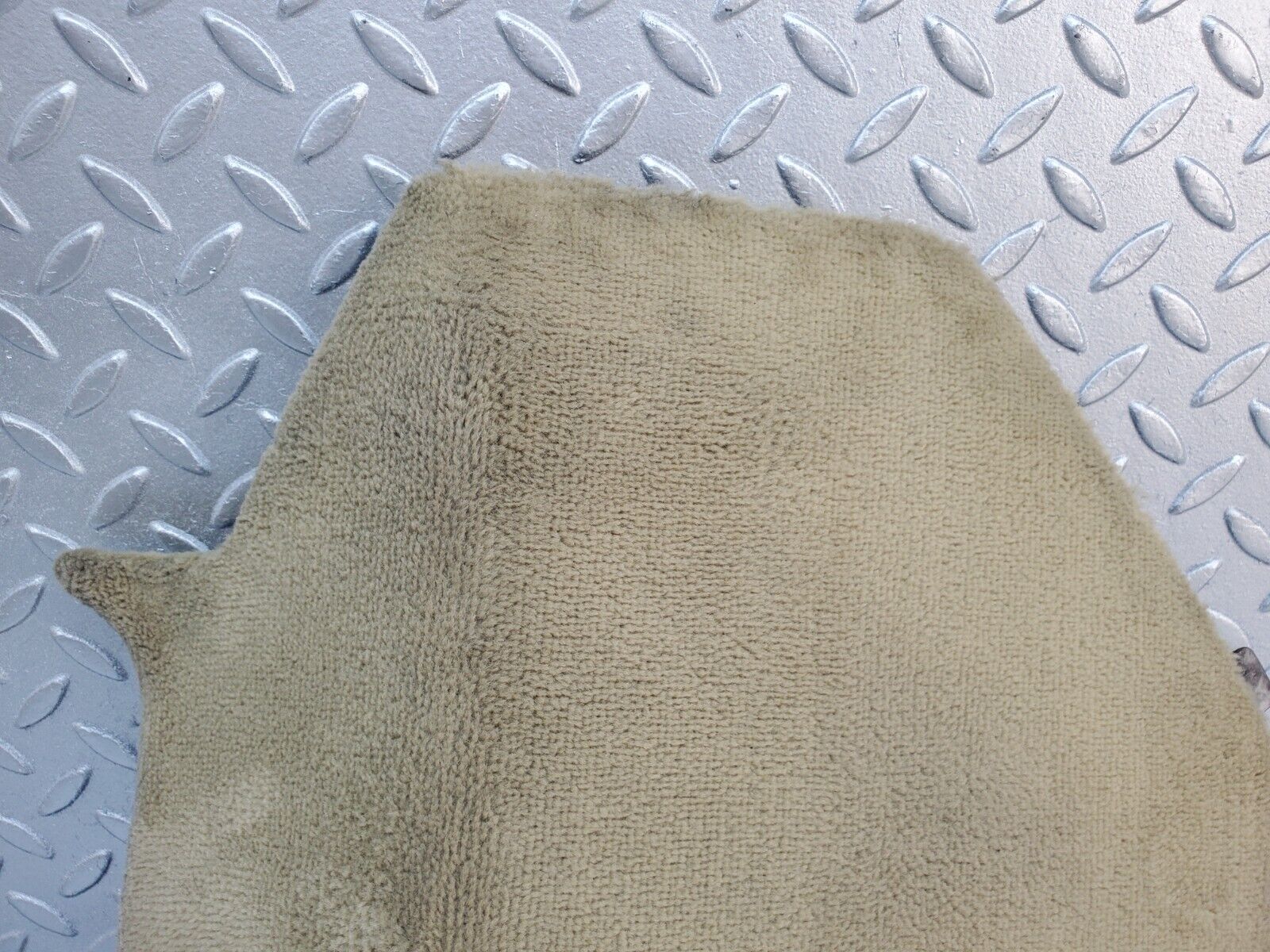 45692 Mercedes-Benz W126 420SE Front Right Kick Panel Beige 1266880406