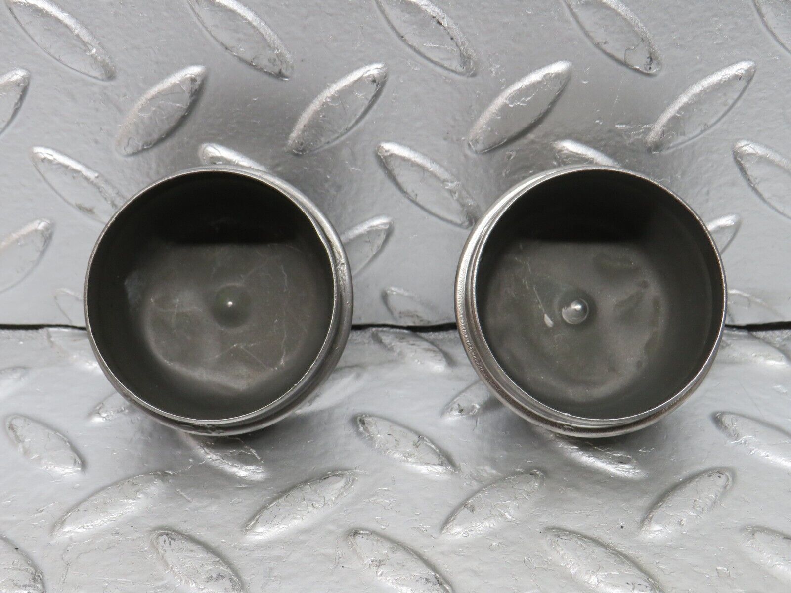 33017 Mercedes-Benz C107 R107 350 V8 Wheel Hub Locking Cap