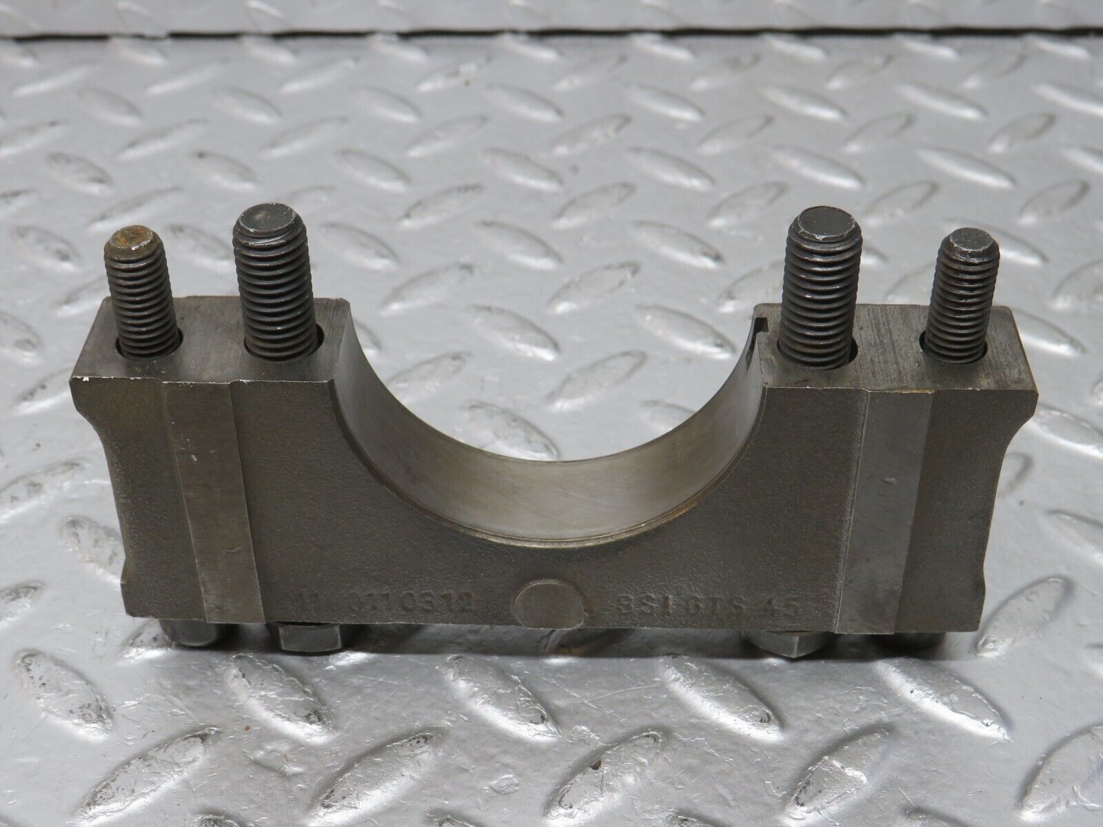 32867 Mercedes-Benz C107 R107 350 V8 Crankshaft Bearing Block 1160110312