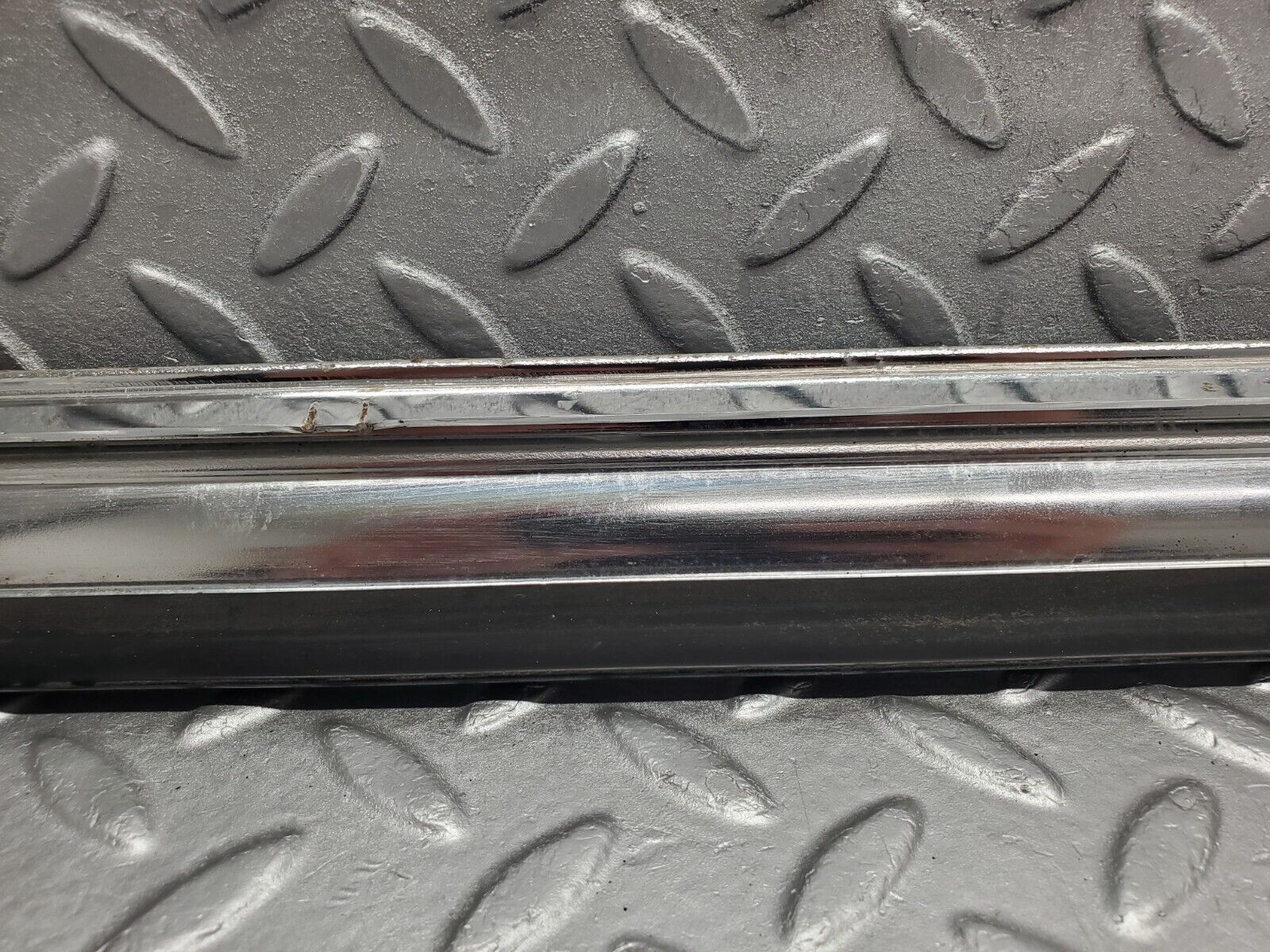 46431 Mercedes-Benz C123 280CE Coupe Left Door Chrome Moulding Trim