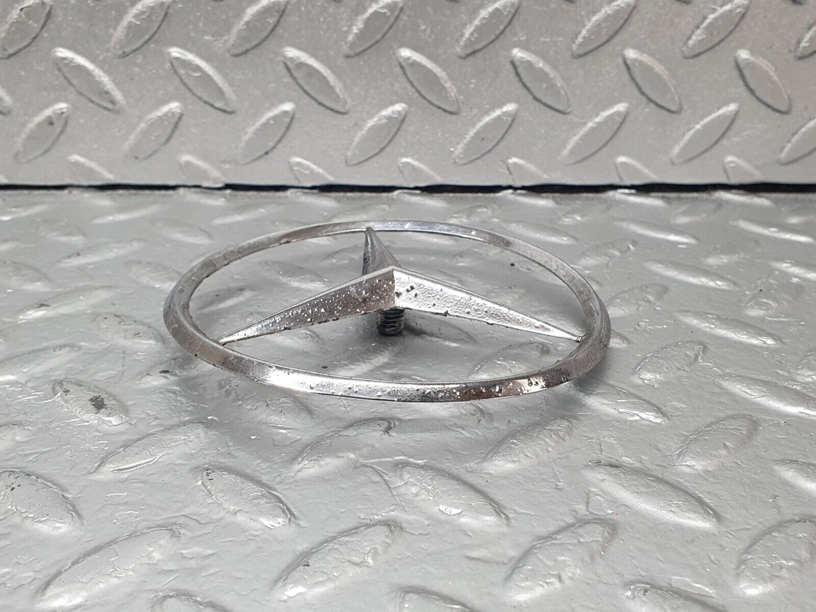 43381 Mercedes-Benz W108 280SE Trunk Lid Badge Emblem 1117585158