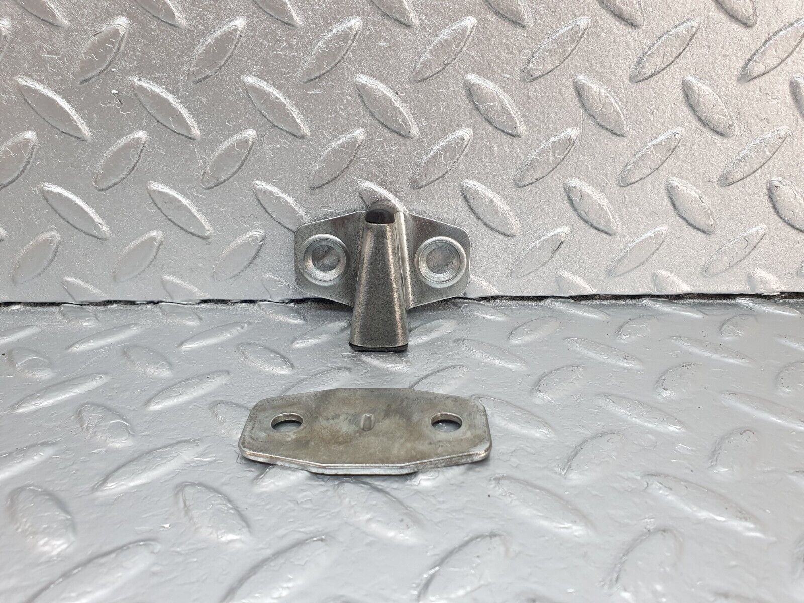 42892 Mercedes-Benz W201 190 2.0L Door Lock Latch