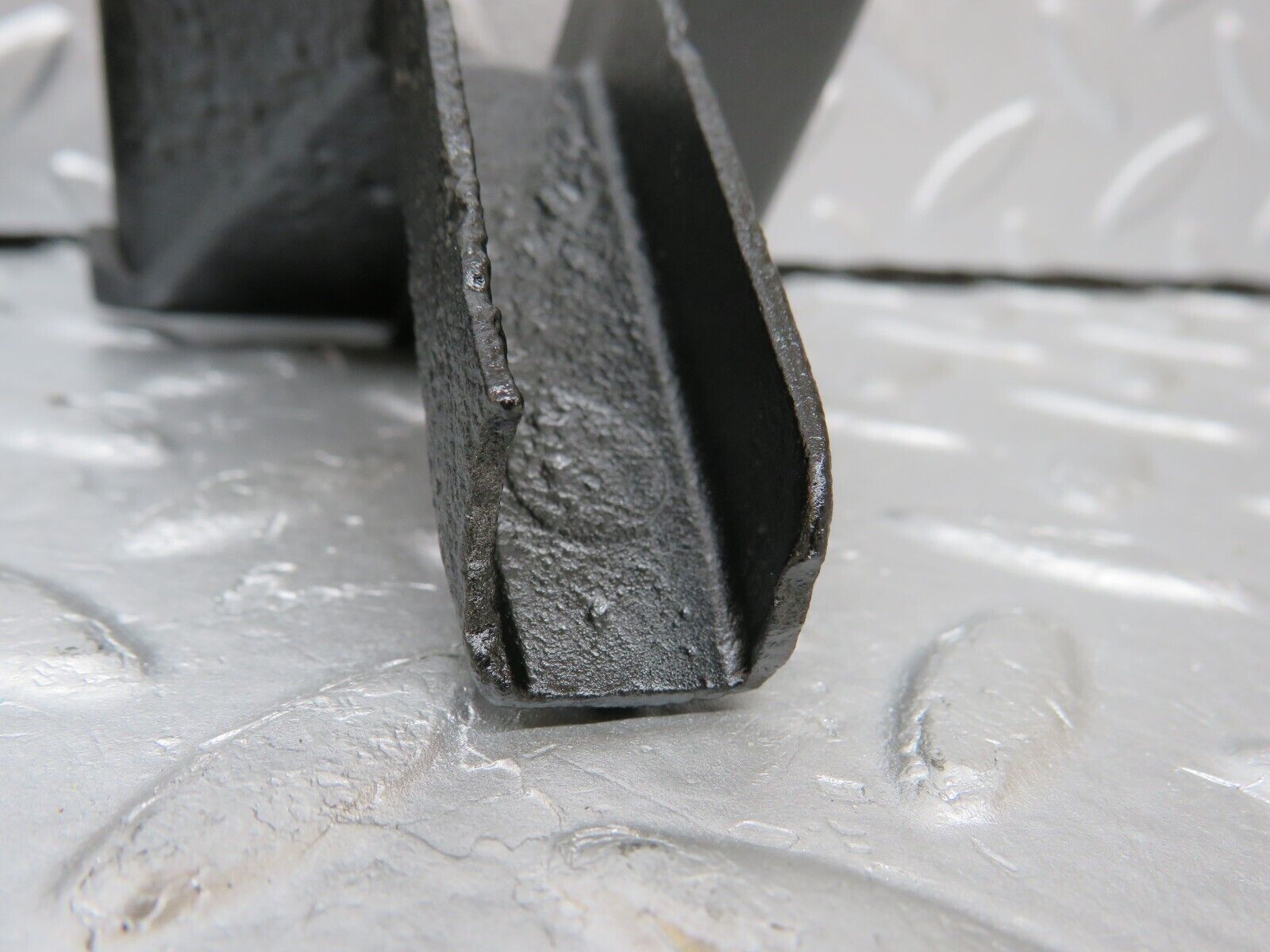 34600 Mercedes-Benz C126 380SEC Front Bumper Bracket 2x 1268851114 1268851214