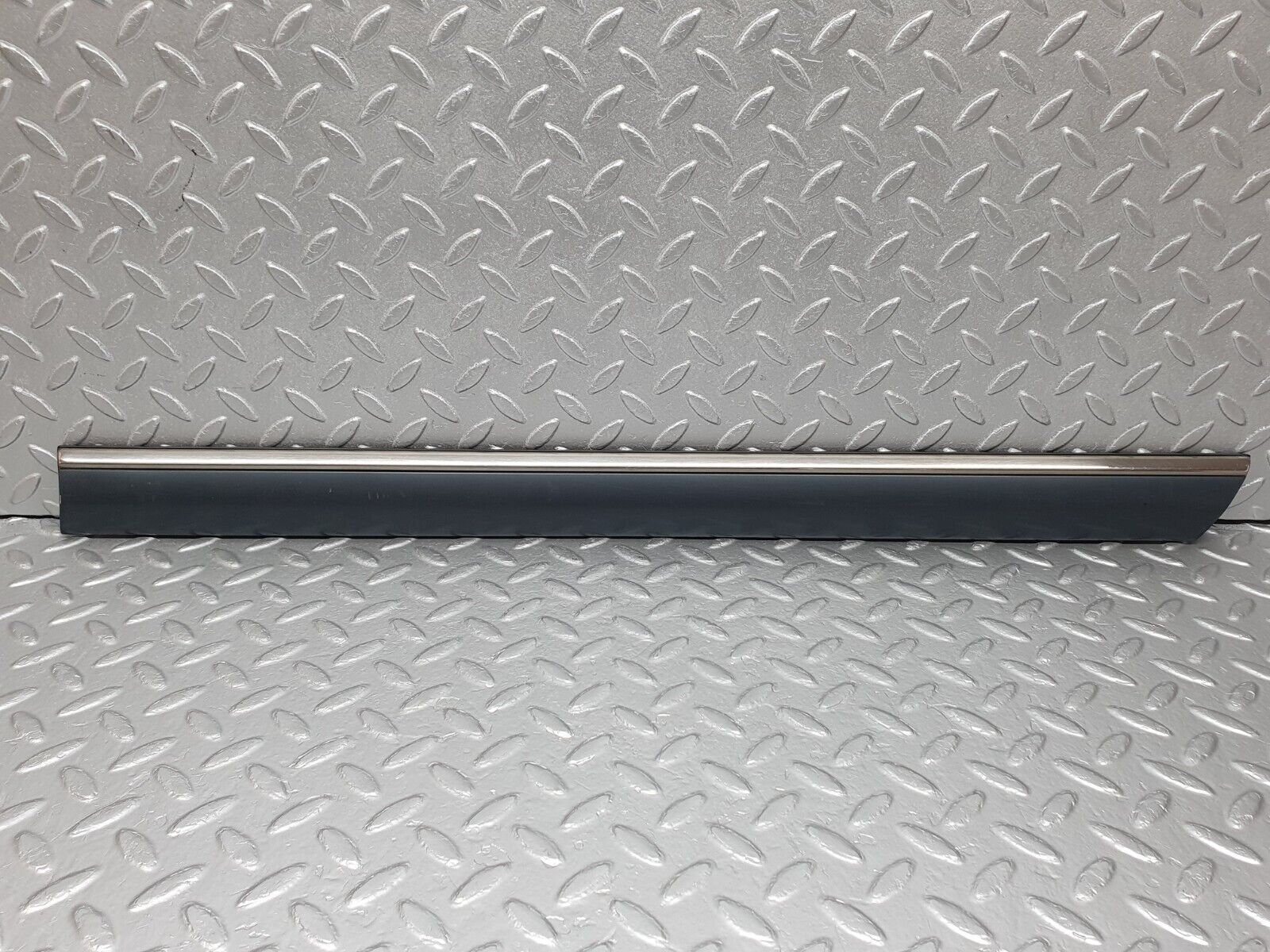 41807 Mercedes-Benz W202 C200 Rear Left Door Centre Moulding Trim 2026909762