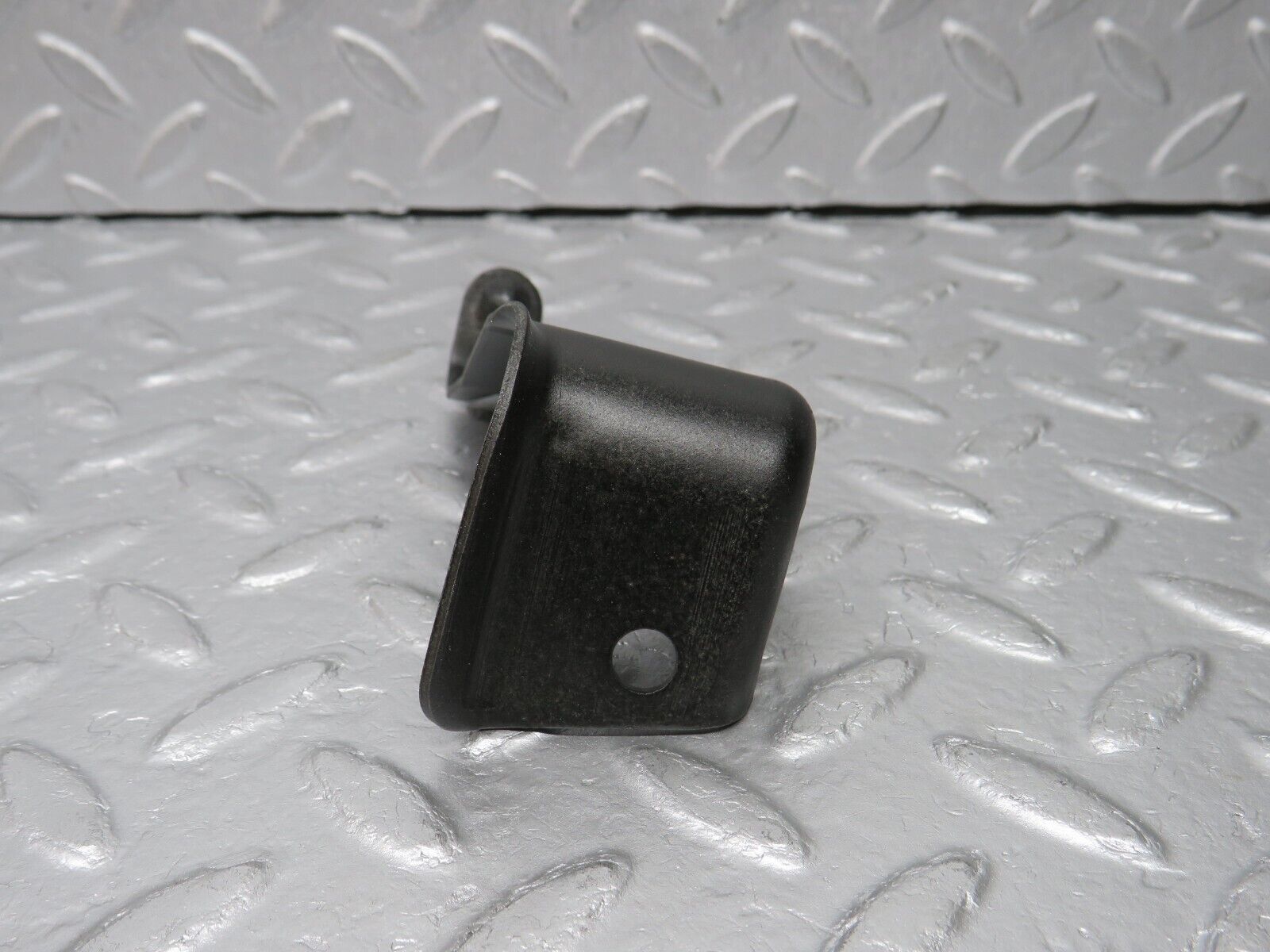 39281 Mercedes-Benz R107 500SL Starter Motor Cable Wire Bracket