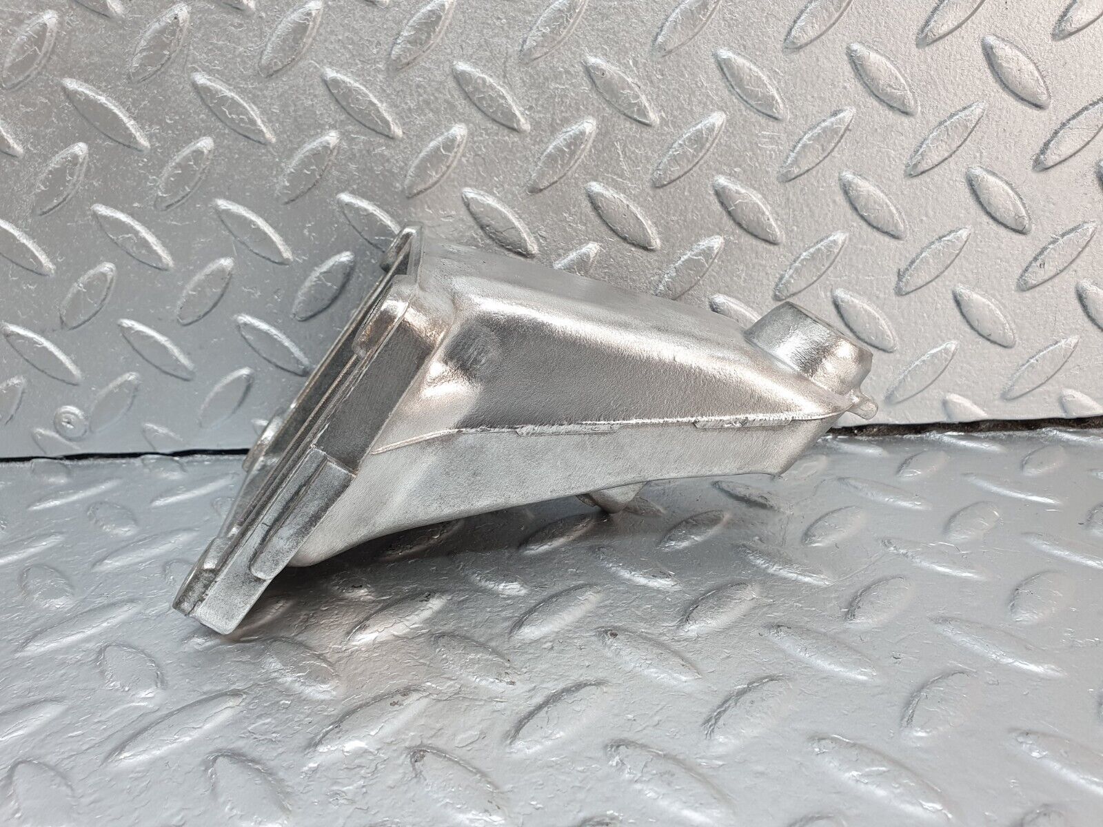 41889 Mercedes-Benz W202 C200 Engine Mount Bracket Left Side 1112230904