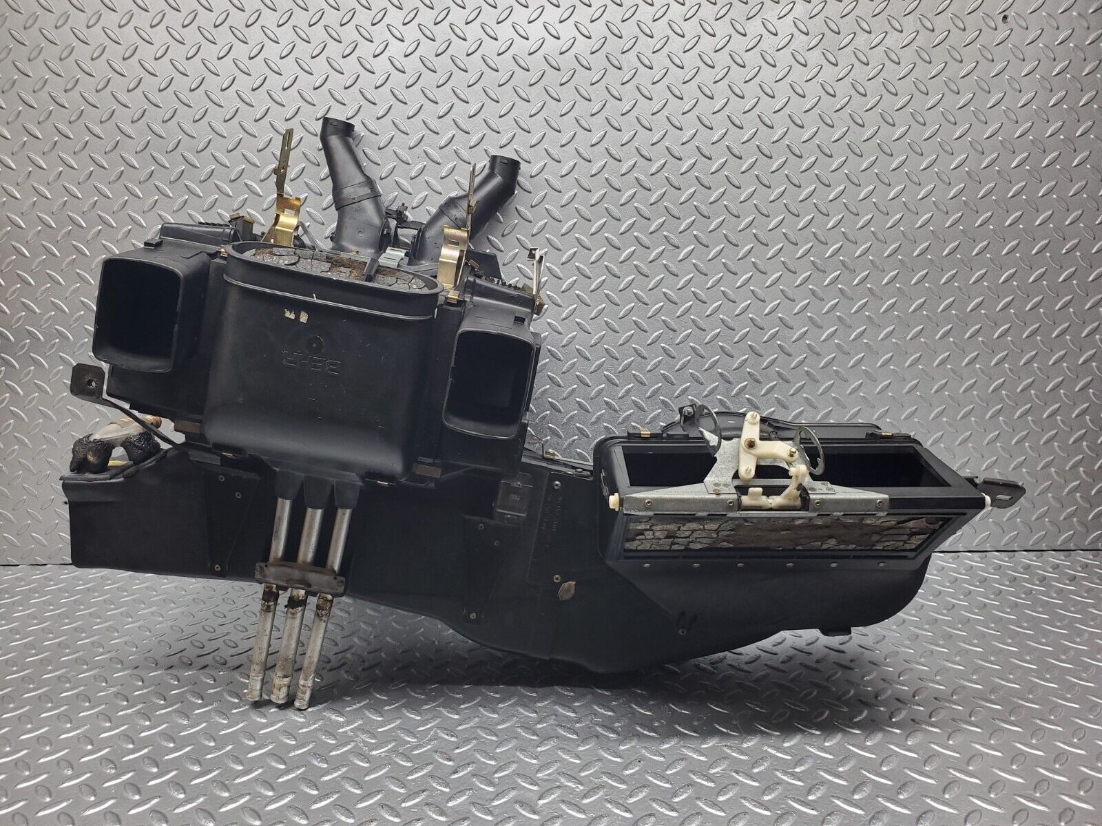 45897 Mercedes-Benz W126 420SE Heater Box Blower Housing Behr