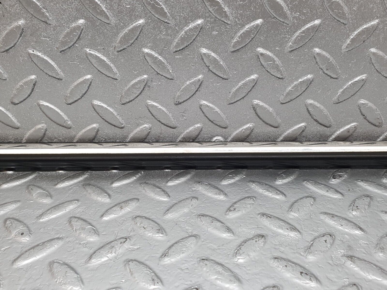 43455 Mercedes-Benz W108 280SE Front Right Door Centre Moulding Trim