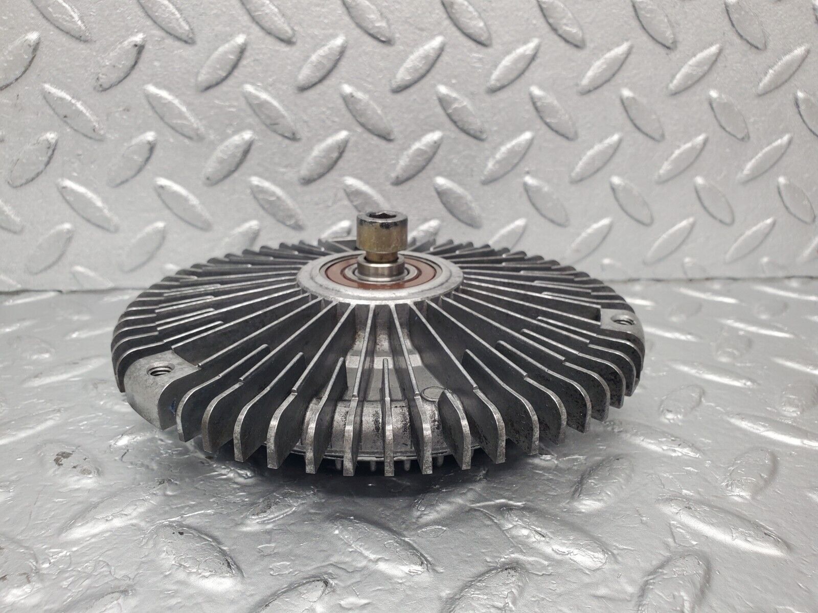46166 Mercedes-Benz W124 280E Fan Clutch 1032000422