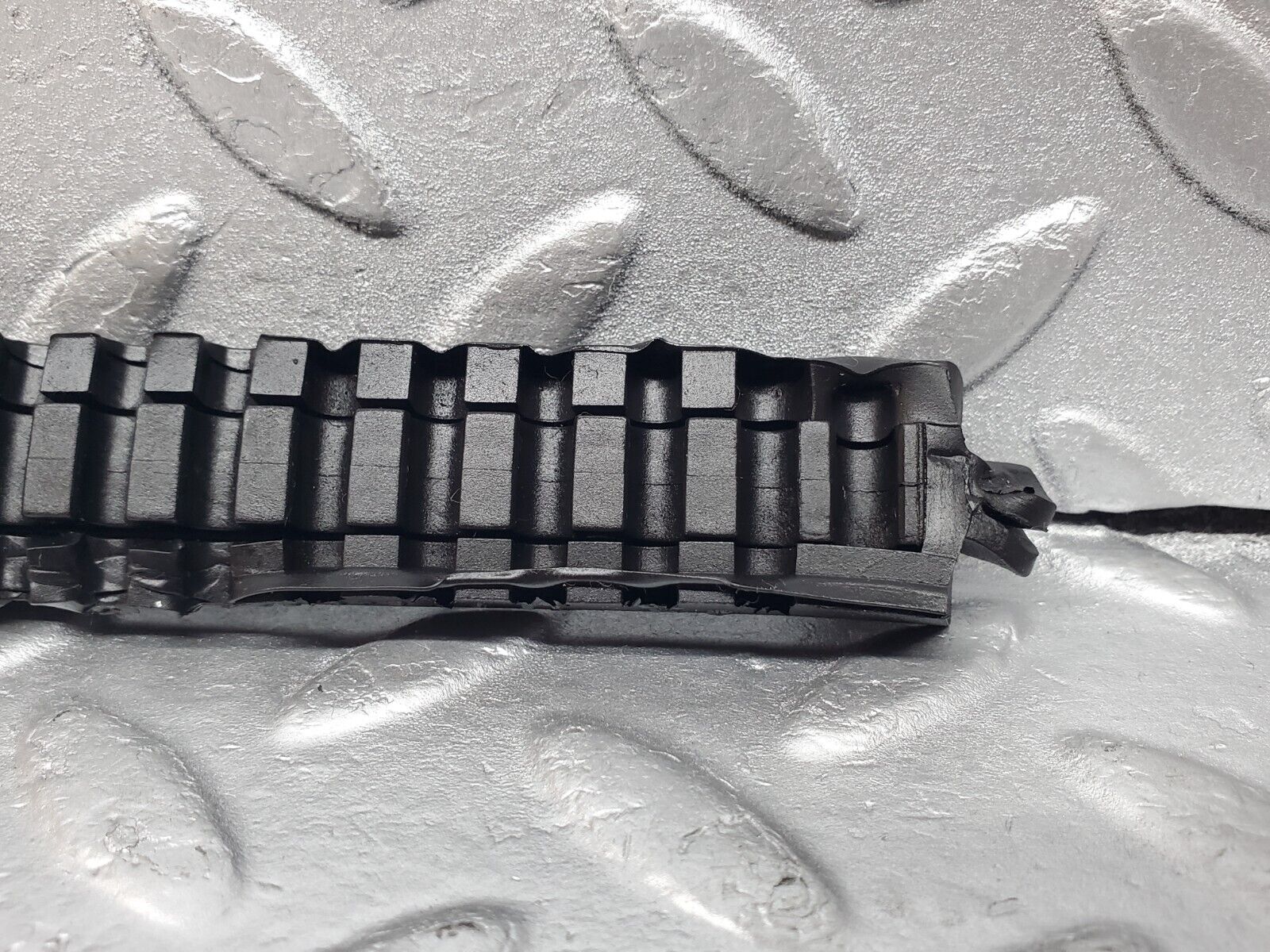 45742 Mercedes-Benz W126 420SE Vacuum Pipe Holder 1268050491