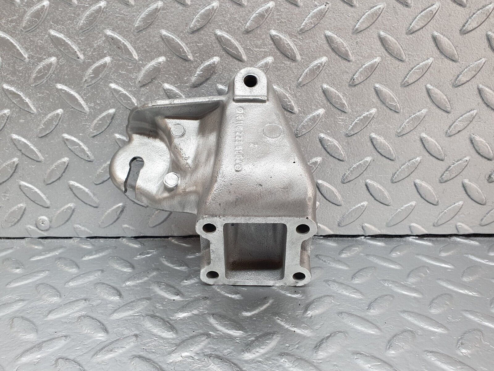 43553 Mercedes-Benz C126 380SEC Coupe Engine Mount Bracket Right 1162235104