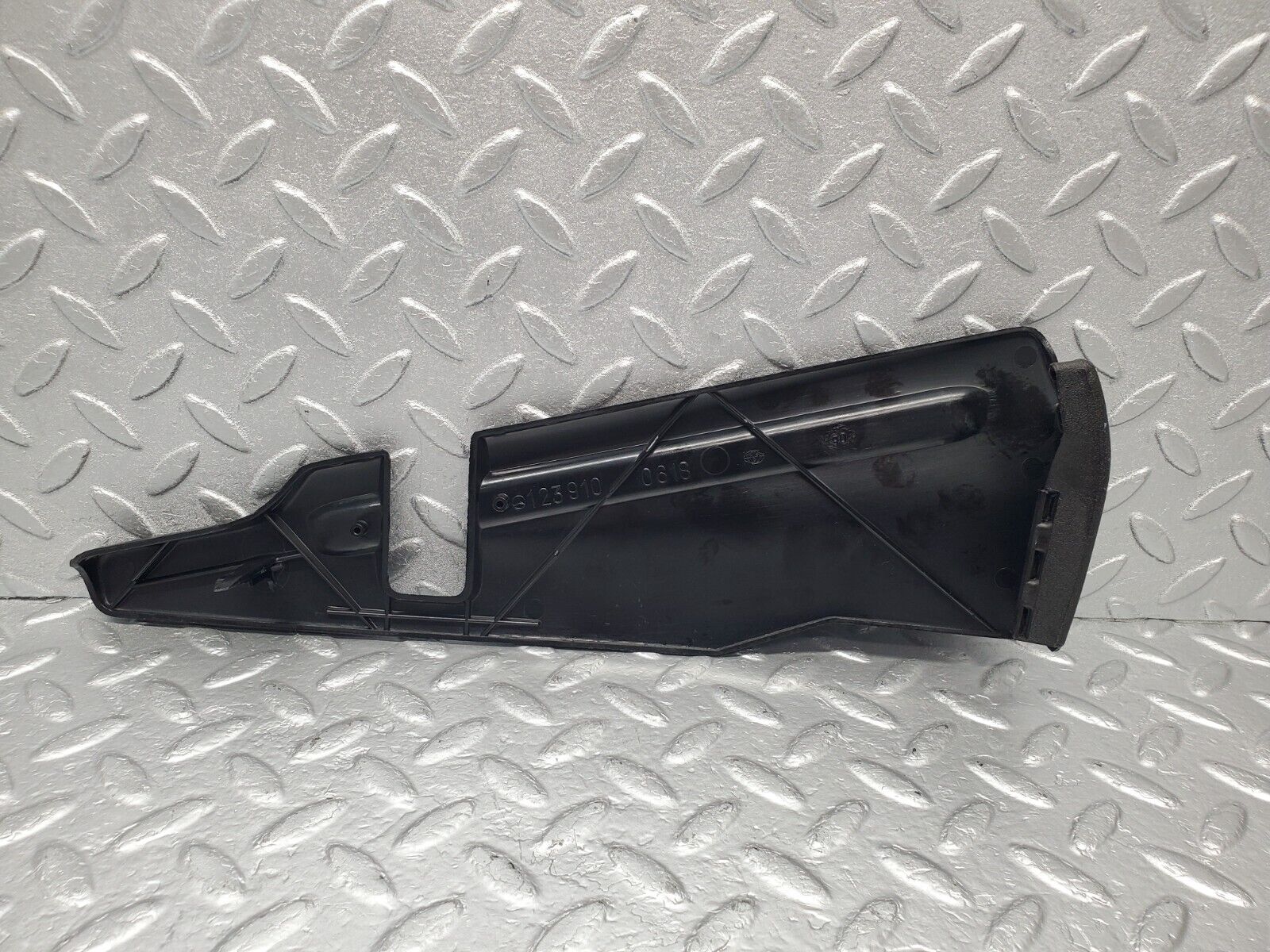 46619 Mercedes-Benz C123 280CE Coupe Front Right Seat Cover Trim Black 1239100618