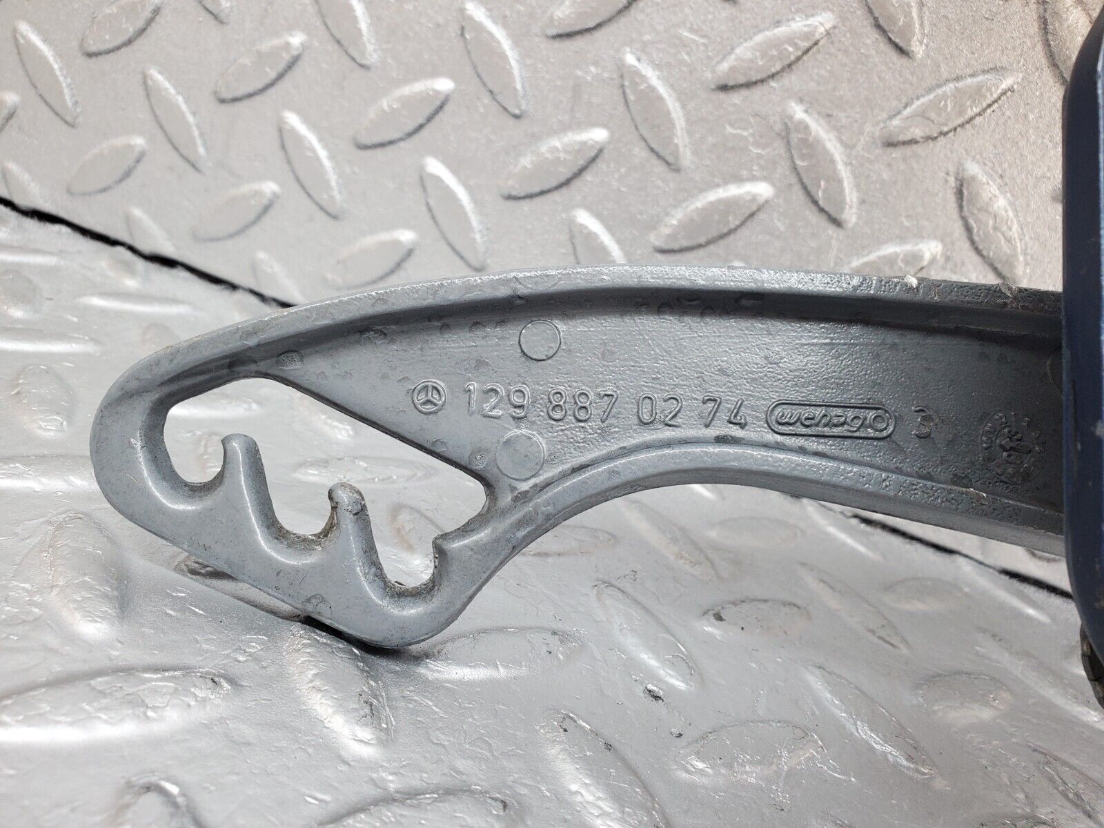 44842 Mercedes-Benz W124 220E Bonnet Hinge Right Side 1248800428 1298870274