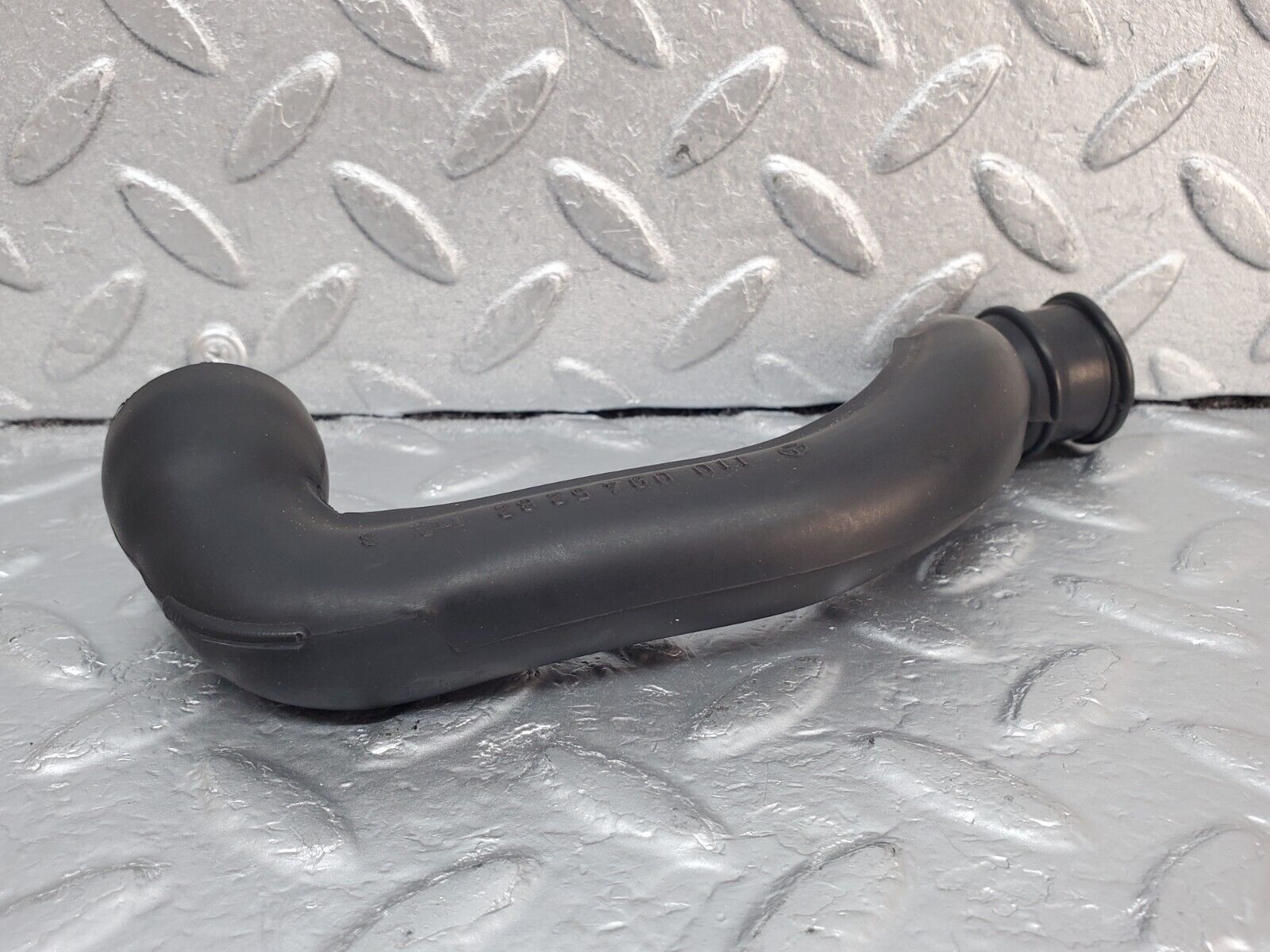 45377 Mercedes-Benz 280E M110.983 Air Intake Pipe 1100945282