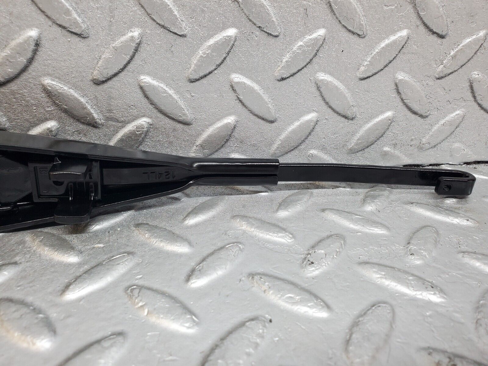 44793 Mercedes-Benz W124 220E Wiper Arm 096052184840