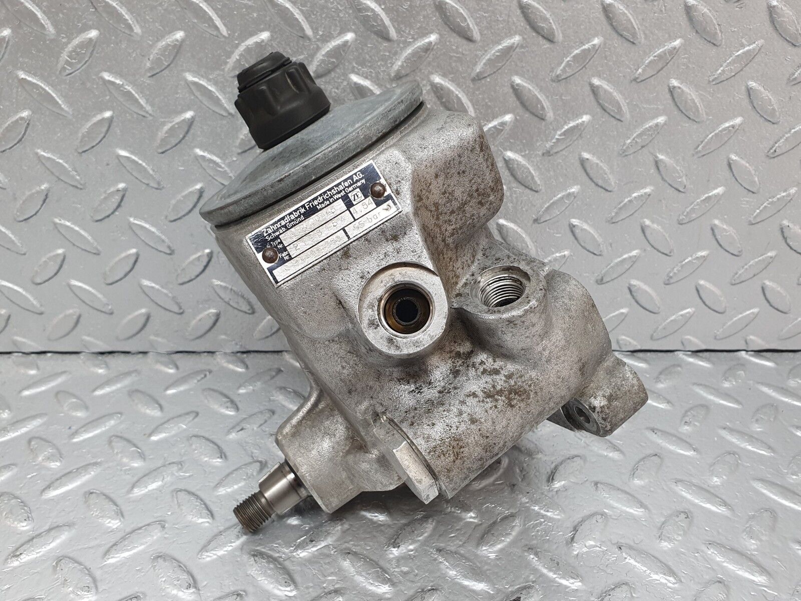 44133 Mercedes-Benz C123 230CE Coupe Power Steering Pump 1264601380 7672900448