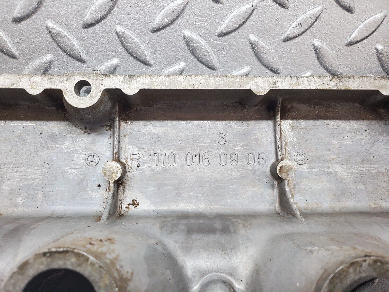 44306 Mercedes-Benz W123 280E Cylinder Head Valve Cover 1100160905