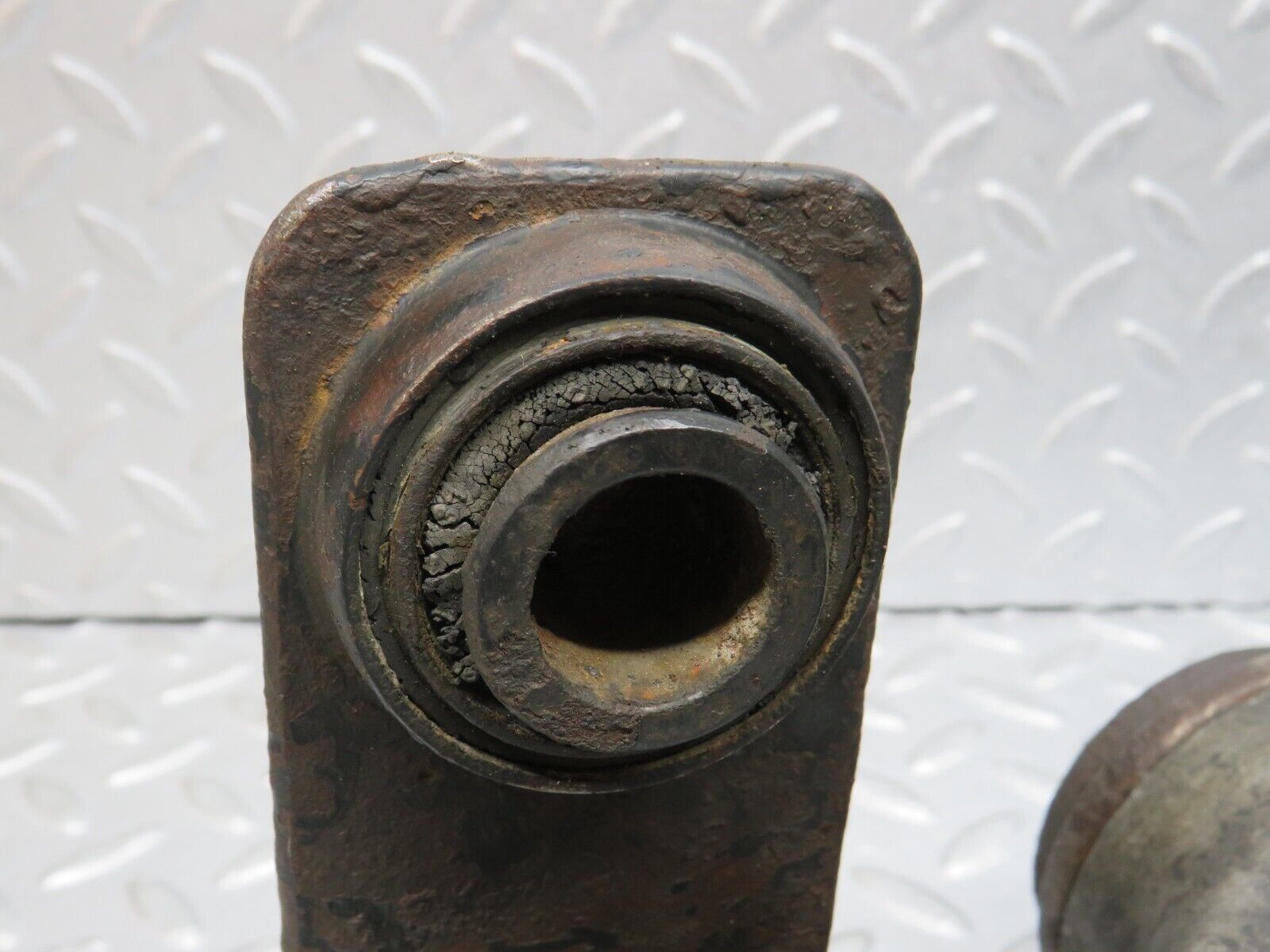 39313 Mercedes-Benz R107 500SL Trailing Arm Control Arm Rear Left 1263520404