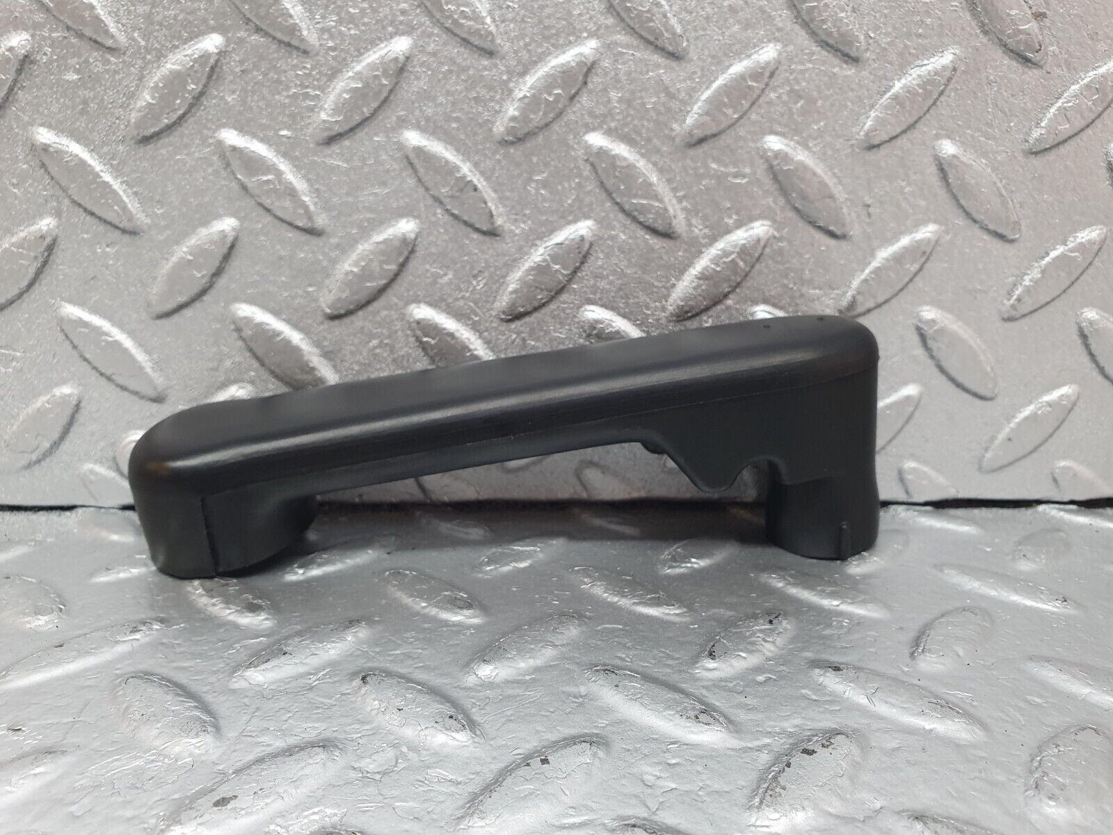 43998 Mercedes-Benz C123 230CE Coupe Crankcase Breather Pipe 1020942682